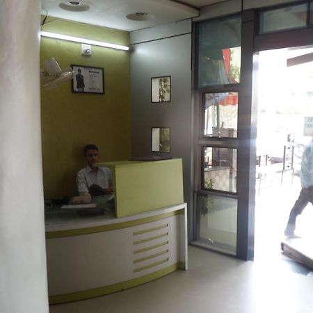 Hotel Atithi Ahmedabad Exterior foto