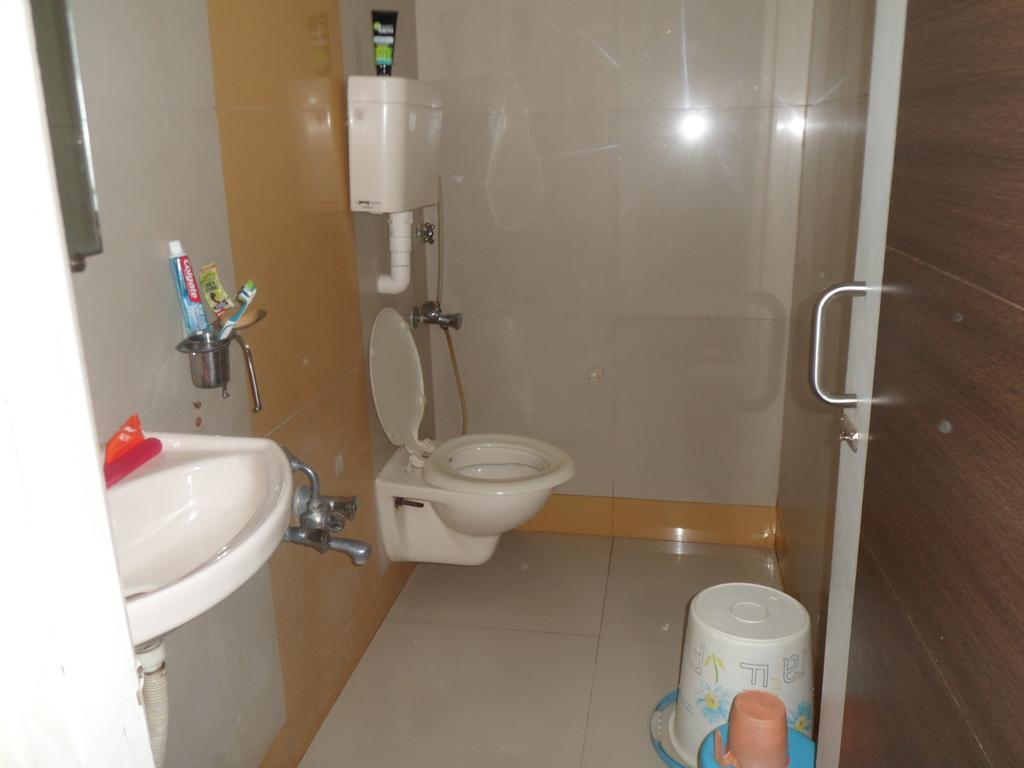 Hotel Atithi Ahmedabad Exterior foto