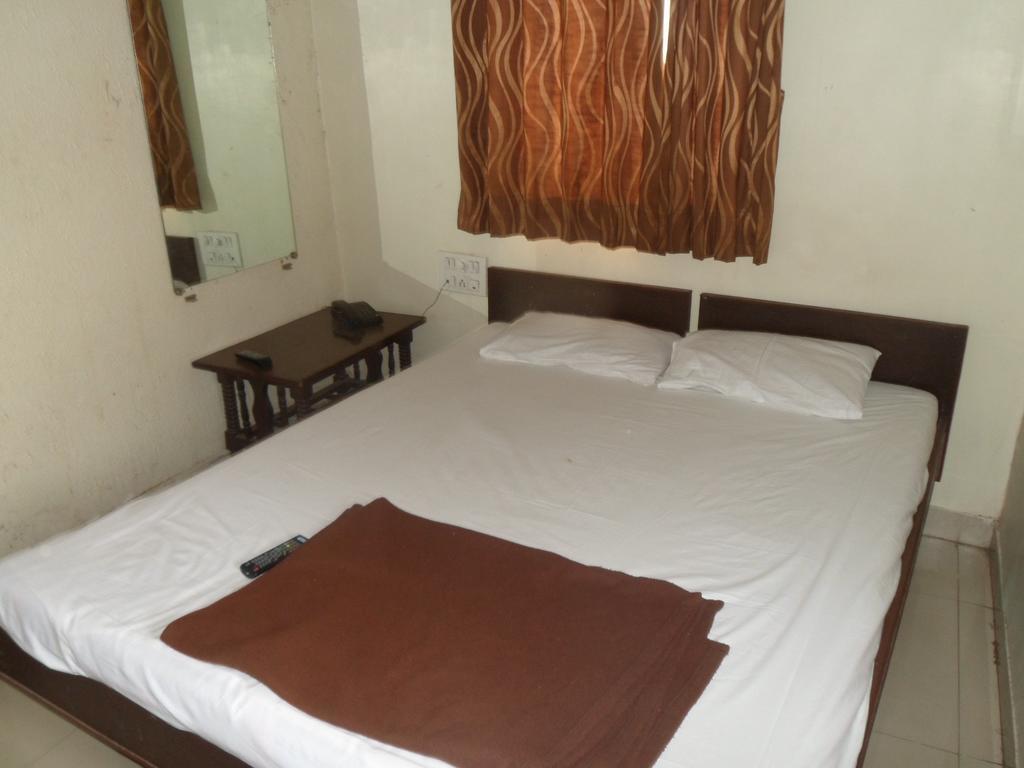 Hotel Atithi Ahmedabad Habitación foto